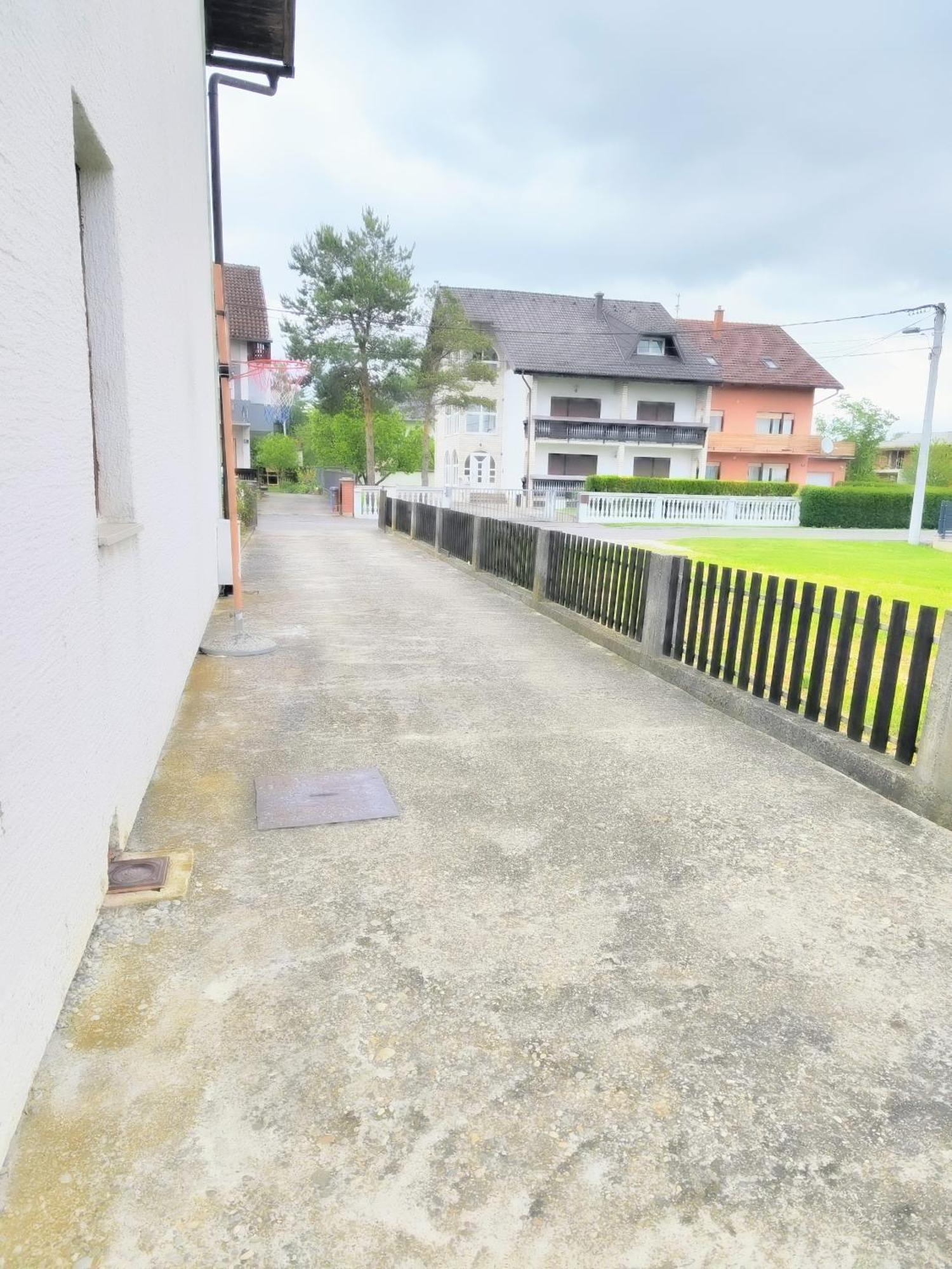 Ruhige Unterkunft Sesvete Esterno foto
